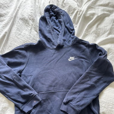Dunkelblauer Nike Pulli 