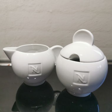 Servizio Nespresso per latte e zucchero bianco