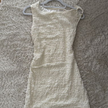 Vestito estivo bianco con struttura