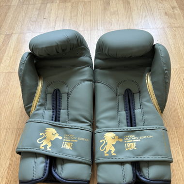 Boxing gloves small