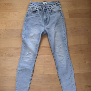 Light blue high-waist jeans