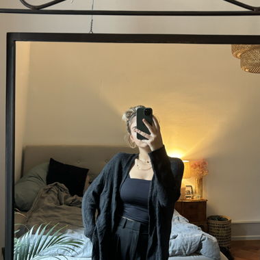grey longsleeve jacket