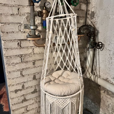Fauteuil suspendu en macramé avec coussin pour chats