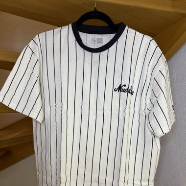 T-SHIRT NEW ERA RAYÉ 