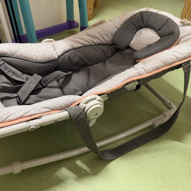 Babywippe mit Gestell