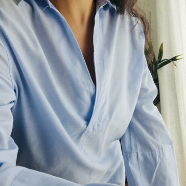 Chemisier en coton bleu clair