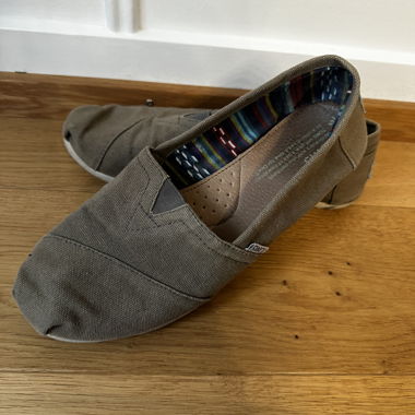 Toms verde oliva