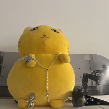 Bambolina figura di gatto gialla