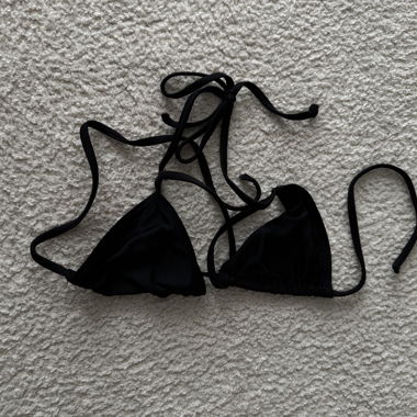 Schwarzes Bikini-Top