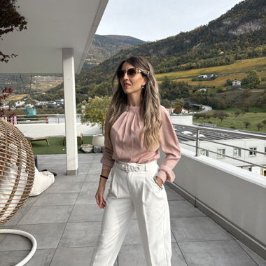 Chemise rose pâle – Classique et féminine