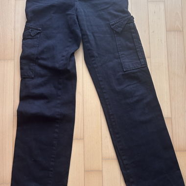 Schwarze Cargo-Jeans