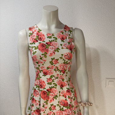 Romantisches Rosenkleid in A-Linie