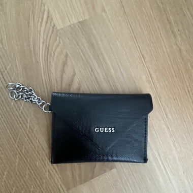 Porte-cartes GUESS avec chaîne