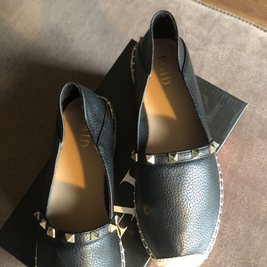 Neue Espadrilles mit Nieten