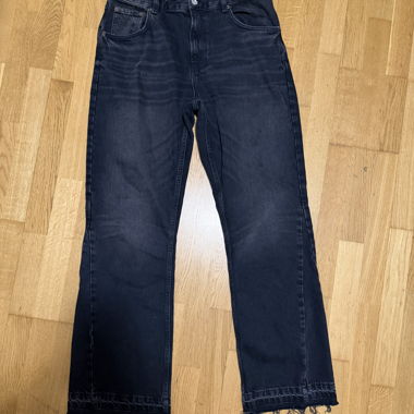 Pantaloni svasati Zara