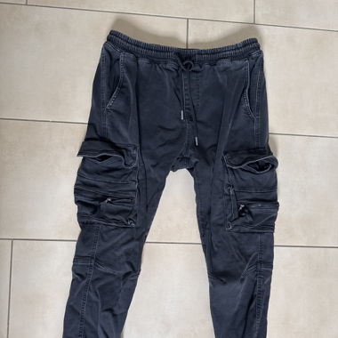 Schwarze Hose