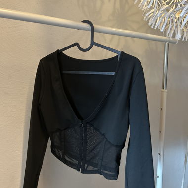 Crop Top à manches longues avec insert en résille, noir