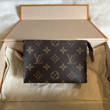 Louis Vuitton Toiletry Pouch 15 in Monogram