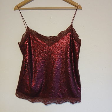 Top à paillettes rouges