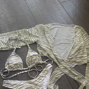 Bikini mit grün-weissem Zebramuster