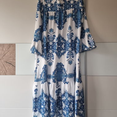 Shein Tunika mit blauem Paisleymuster. 