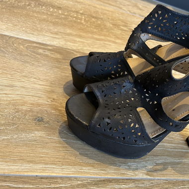Sandalen mit hohen Absätzen