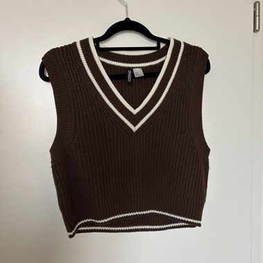 Brown knitted sleeveless vest