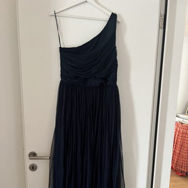 Elegantes Abend- & Ballkleid von Lace & Beads 