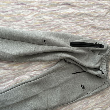 Nike Tech Grau