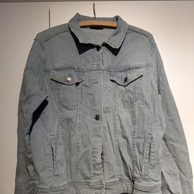 Weissblau gestreifte Jeansjacke 