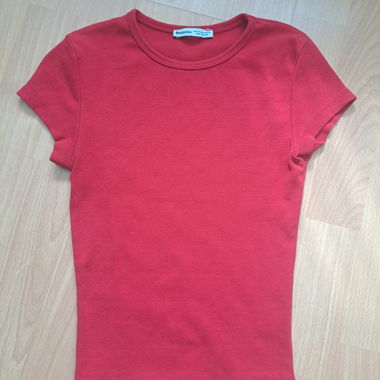 Rotes T-Shirt Bershka