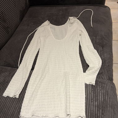 Weisses Langarm-Kleid
