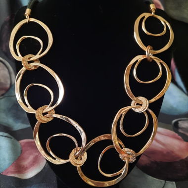 Kupferfarbene Ringkette