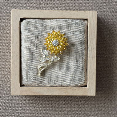 Broche tournesol dorée neuve strass