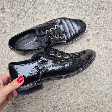 Scarpe nere con lacci