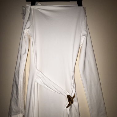 Weisses Maxikleid mit Schmetterling