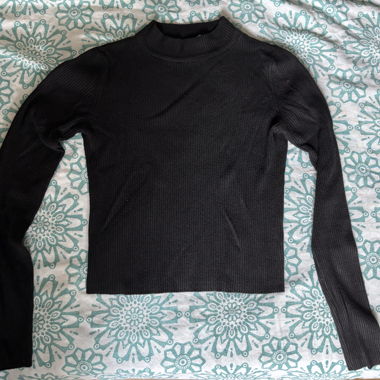 Black crop-top style sweater