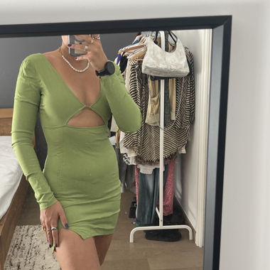 green dress