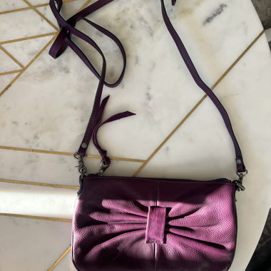 Petit sac bandouliere violet en cuir 