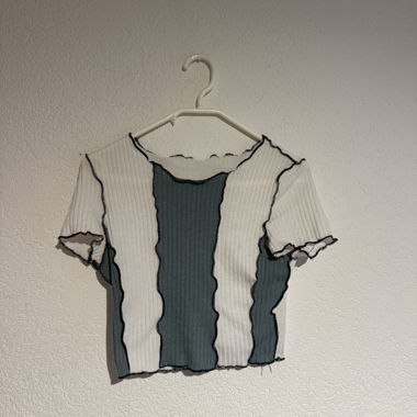 Baby T-shirt turquoise/white with black stitching