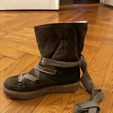 Green suede winter boots