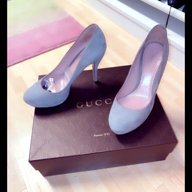 Tacchi Gucci in scamosciato grigio