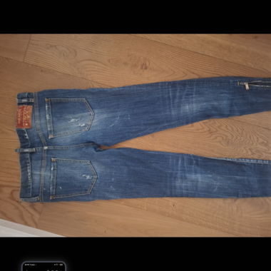 Jeans DSQUARED2, taille 42 (taille portée S et convient)