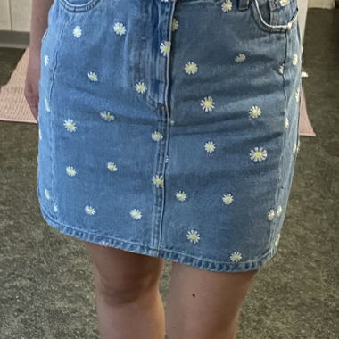Jeansrock mit Blumenstickerei