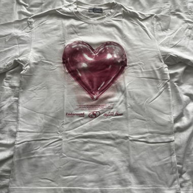 T-shirt bianca con grafica