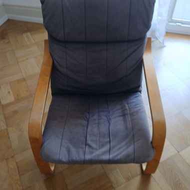 Poltrona grigia e legno