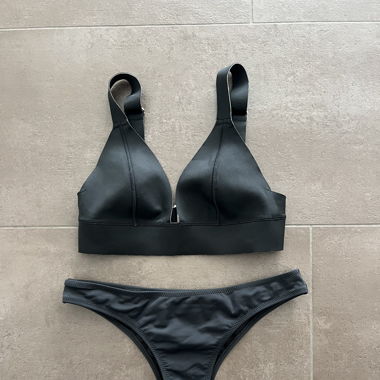 Schwarzes Bikini, Grösse S