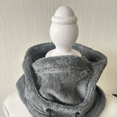 Flauschige Kapuze