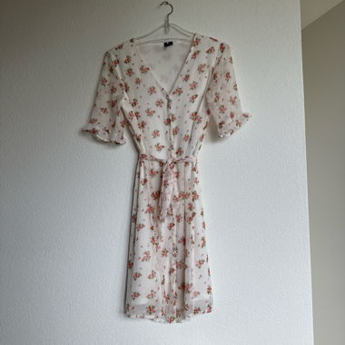 Vestito estivo bianco con motivo