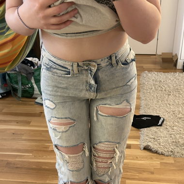 Jeanshose mit Löcher